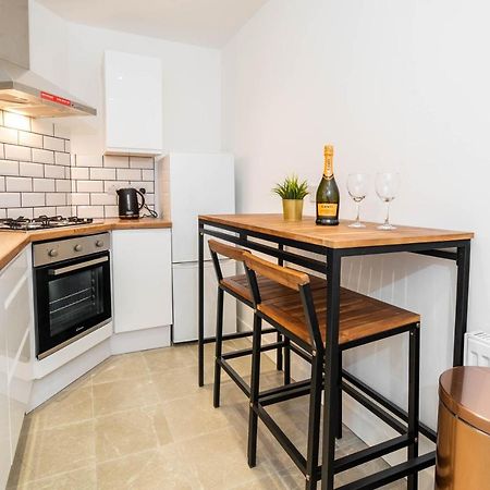 Two Bedroom Apartment - En Suites - Smart Tv'S - Wifi - Netflix - Bearwood 伯明翰 外观 照片