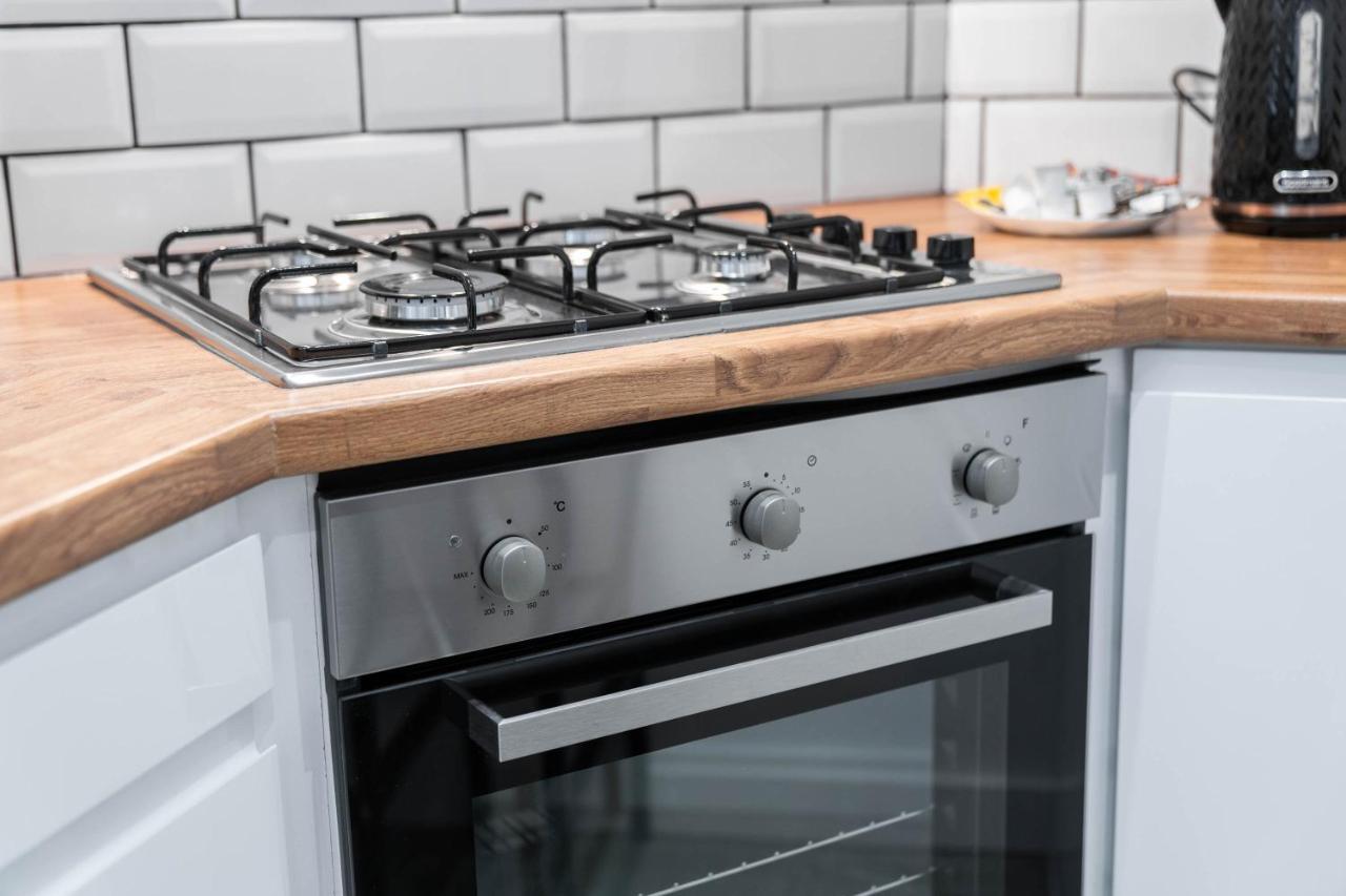 Two Bedroom Apartment - En Suites - Smart Tv'S - Wifi - Netflix - Bearwood 伯明翰 外观 照片